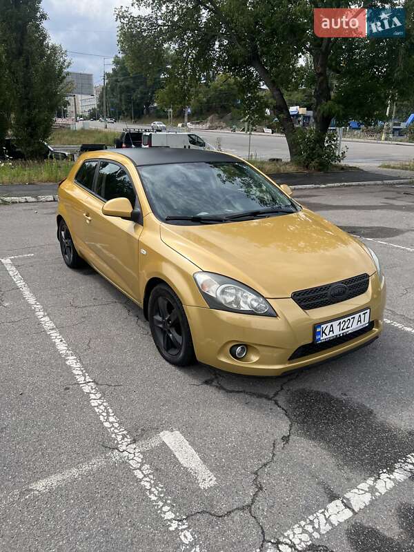 Хэтчбек Kia Ceed 2008 в 