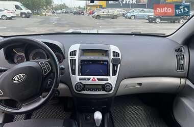 Хэтчбек Kia Ceed 2008 в 