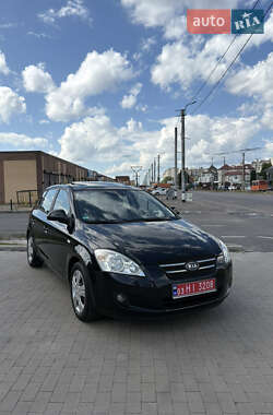 Хэтчбек Kia Ceed 2008 в 