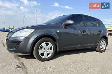 Хэтчбек Kia Ceed 2007 в 
