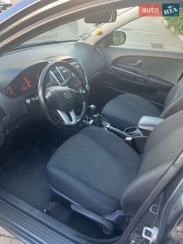 Хэтчбек Kia Ceed 2010 в Киеве