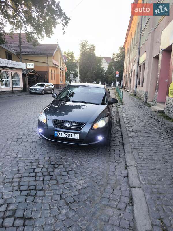 Хэтчбек Kia Ceed 2008 в Виноградове