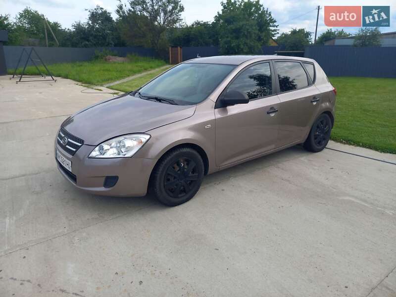 Хэтчбек Kia Ceed 2008 в Житомире