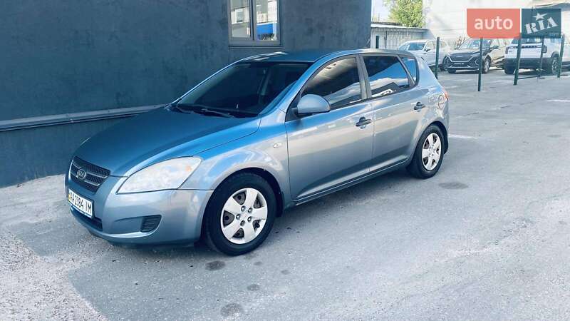 Хэтчбек Kia Ceed 2008 в 