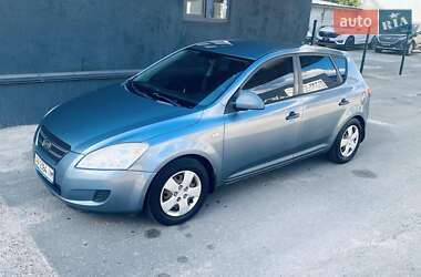 Хэтчбек Kia Ceed 2008 в 