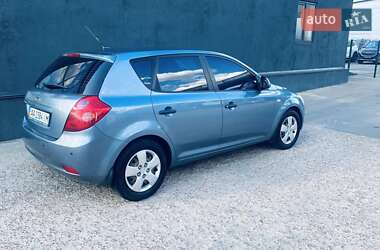 Хэтчбек Kia Ceed 2008 в 