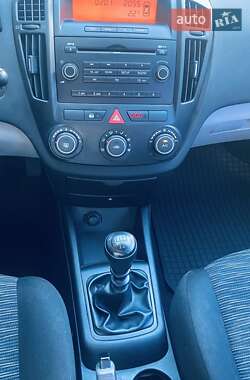 Хэтчбек Kia Ceed 2008 в 