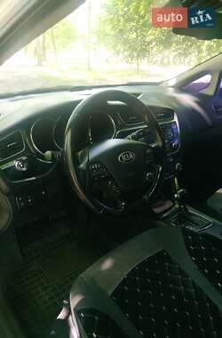 Хэтчбек Kia Ceed 2013 в 