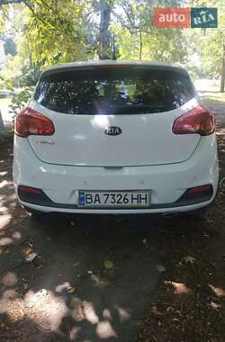 Хэтчбек Kia Ceed 2013 в 