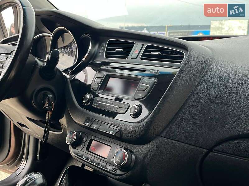Хэтчбек Kia Ceed 2013 в Львове