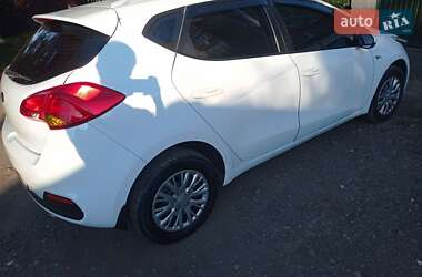 Хэтчбек Kia Ceed 2013 в 