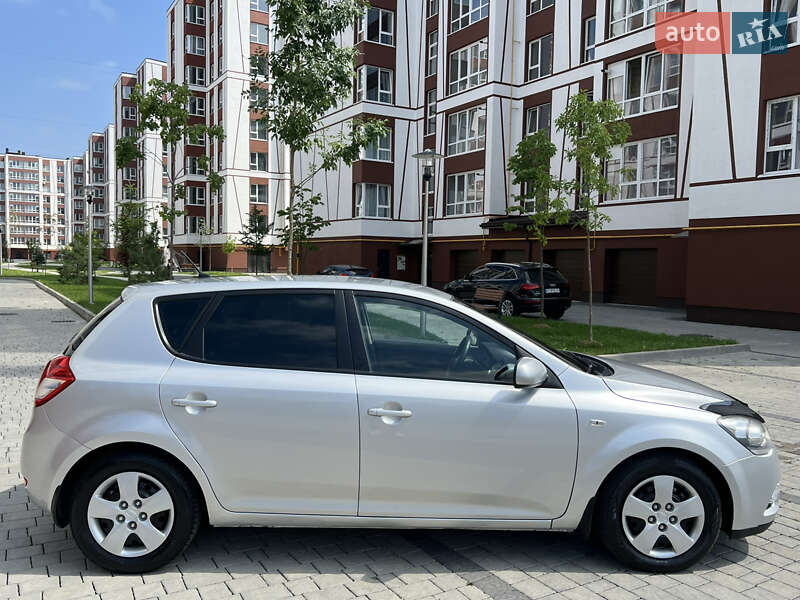 Хэтчбек Kia Ceed 2010 в Ивано-Франковске