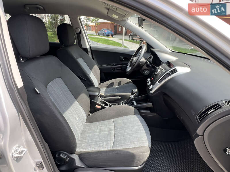 Хэтчбек Kia Ceed 2010 в Ивано-Франковске
