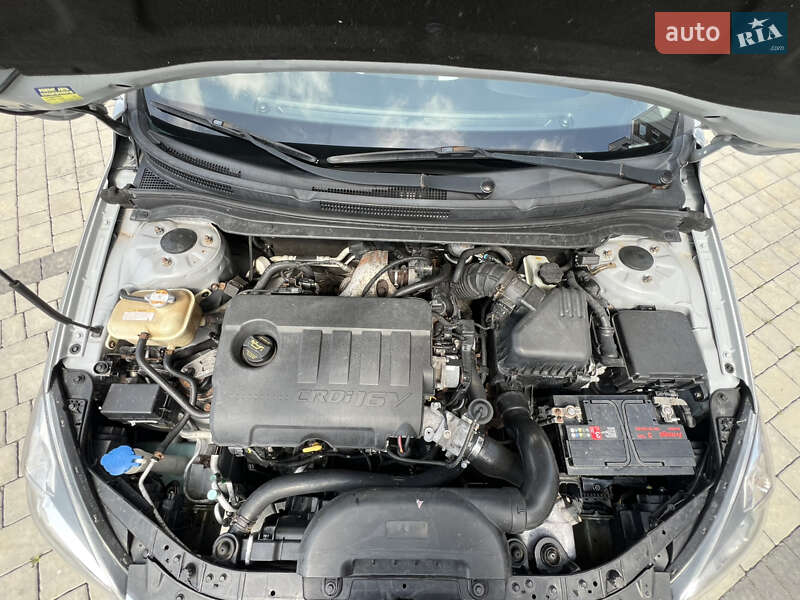 Хэтчбек Kia Ceed 2010 в Ивано-Франковске