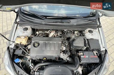 Хэтчбек Kia Ceed 2010 в 