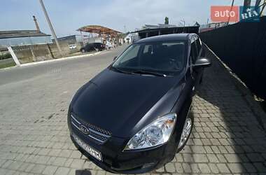 Хэтчбек Kia Ceed 2008 в 