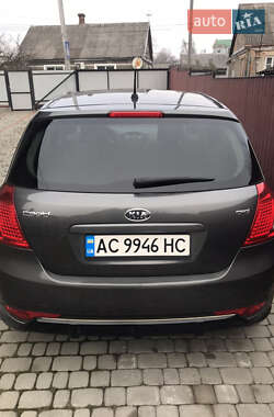 Хэтчбек Kia Ceed 2009 в 