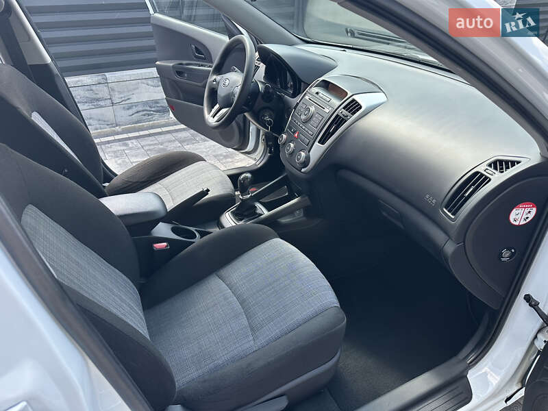 Универсал Kia Ceed 2011 в Луцке