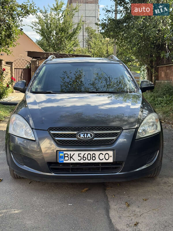 Универсал Kia Ceed 2009 в Ровно