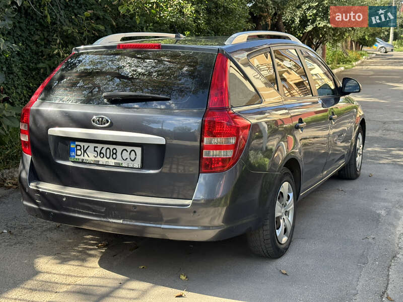 Универсал Kia Ceed 2009 в Ровно