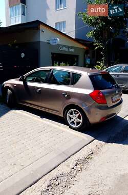 Хэтчбек Kia Ceed 2007 в 