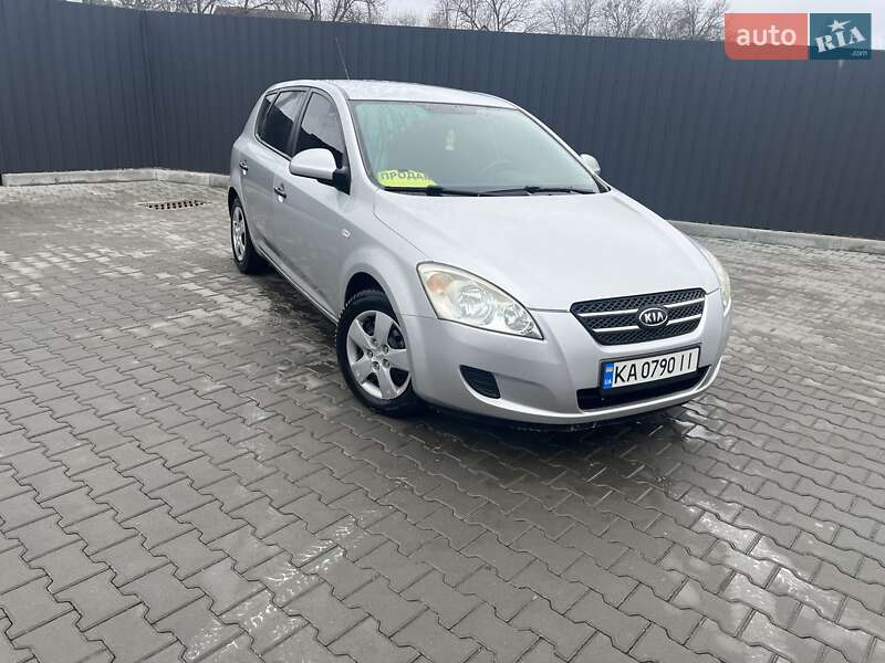 Хэтчбек Kia Ceed 2007 в 