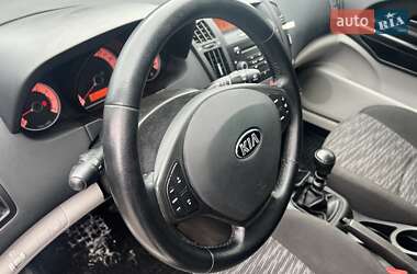Хэтчбек Kia Ceed 2007 в 