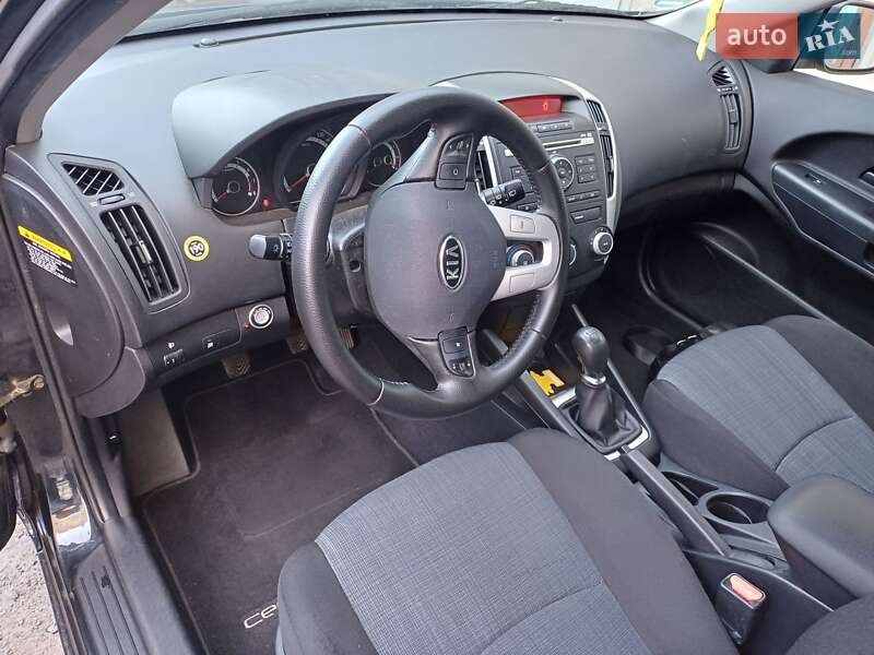 Универсал Kia Ceed 2010 в Киеве