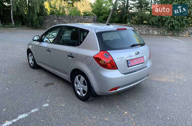 Хэтчбек Kia Ceed 2007 в 