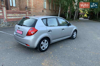 Хэтчбек Kia Ceed 2007 в 