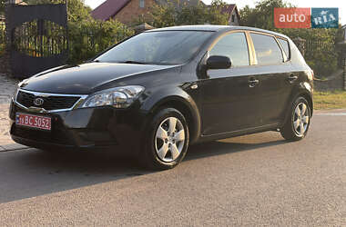 Хэтчбек Kia Ceed 2010 в Луцке