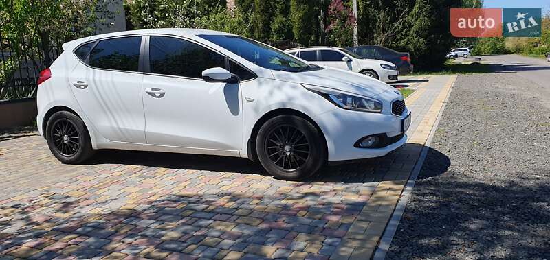 Хэтчбек Kia Ceed 2012 в Луцке