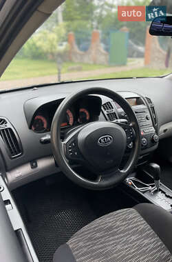 Хэтчбек Kia Ceed 2008 в 