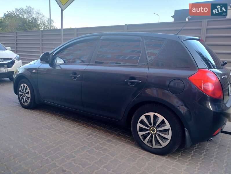 Хэтчбек Kia Ceed 2008 в Одессе