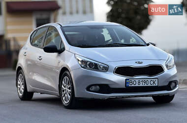 Хэтчбек Kia Ceed 2012 в 