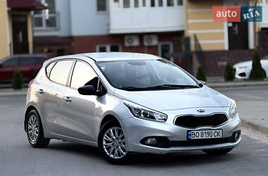 Хэтчбек Kia Ceed 2012 в 