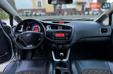 Хэтчбек Kia Ceed 2012 в 