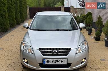 Хэтчбек Kia Ceed 2007 в 