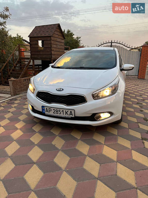 Хэтчбек Kia Ceed 2015 в Запорожье фото 2 Хэтчбек Kia Ceed 2015 в Запорожье