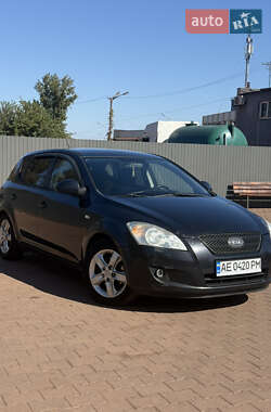 Хэтчбек Kia Ceed 2008 в 