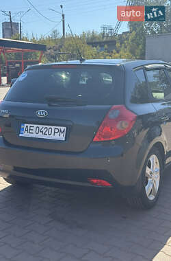 Хэтчбек Kia Ceed 2008 в 
