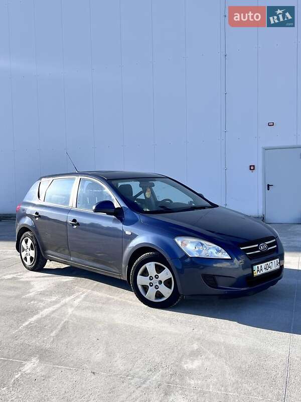 Хэтчбек Kia Ceed 2008 в Вишневом