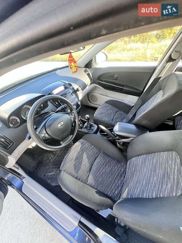 Хэтчбек Kia Ceed 2008 в Вишневом