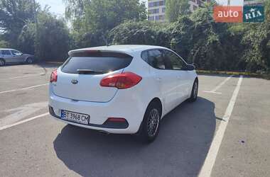 Хэтчбек Kia Ceed 2012 в 