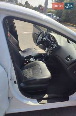Хэтчбек Kia Ceed 2012 в 