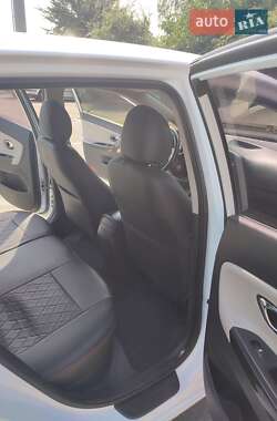 Хэтчбек Kia Ceed 2012 в 