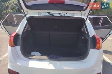 Хэтчбек Kia Ceed 2012 в 