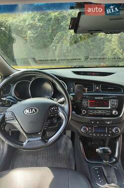 Хэтчбек Kia Ceed 2012 в 