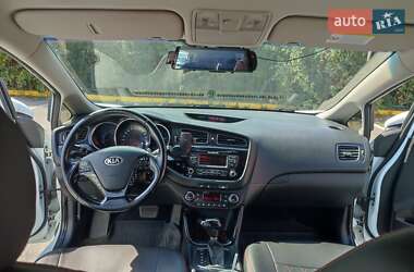Хэтчбек Kia Ceed 2012 в 