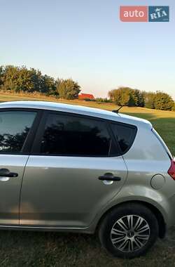 Хэтчбек Kia Ceed 2007 в 
